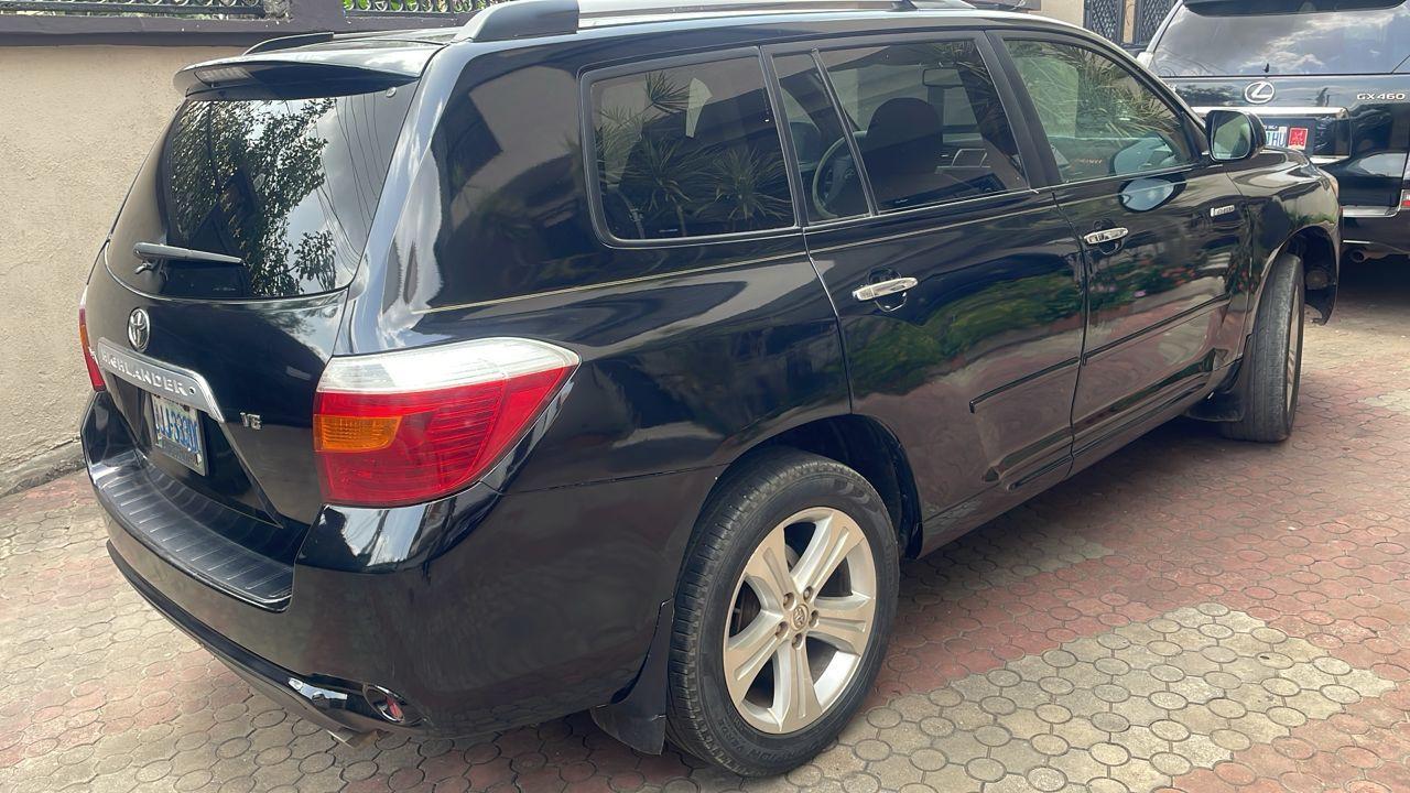 A picture of Registered Toyota Highlander 012 First body Well clean as seen