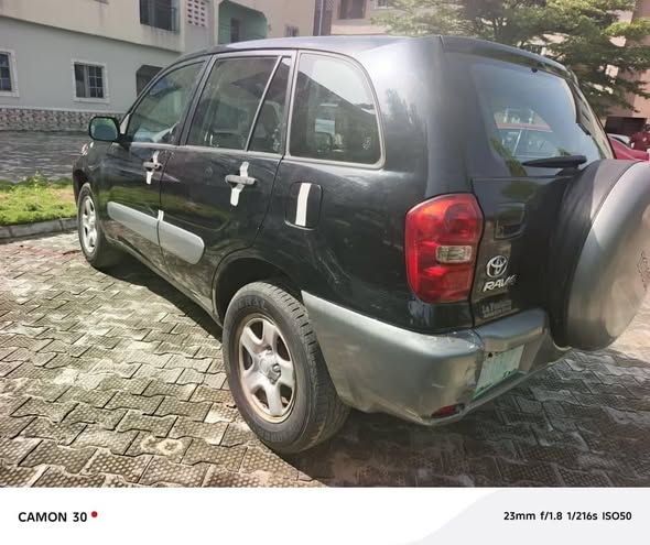 A picture of 2005 Toyota RAV4