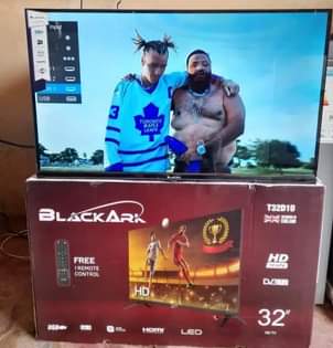 A picture of 32 inch TV digital and flameless at 320 000