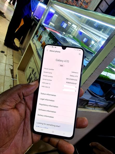 A picture of Samsung galaxy A70 128gb 6gbram dual sim screen fingerprint at