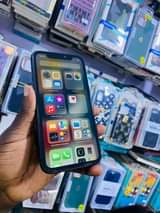 A picture of Iphone 11 64gb Faceid works At only 1 4m Call