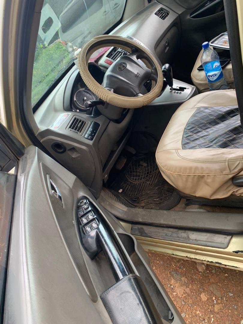 A picture of toyota camry sport se 2015