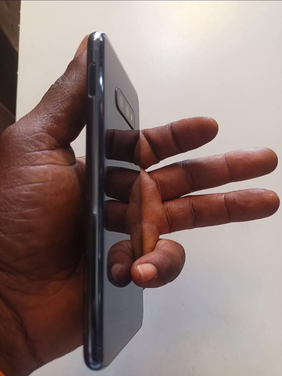 A picture of Clean Samsung Galaxy s10e for sale very clean