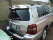 A picture of Toyota Highlander 2003 model