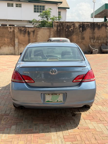 A picture of Toyota Avalon Thumbstart am the owner direct 2 9m