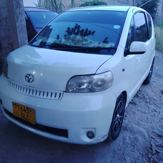 A picture of Toyota porter inauzwa mil 7 gari ni nzima safali popote