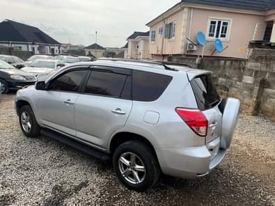 A picture of Brand Toyota Model RAV4 Year 2008 AC cooling Price 5