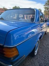 A picture of W123 Benz at 17 5M Quick Sale