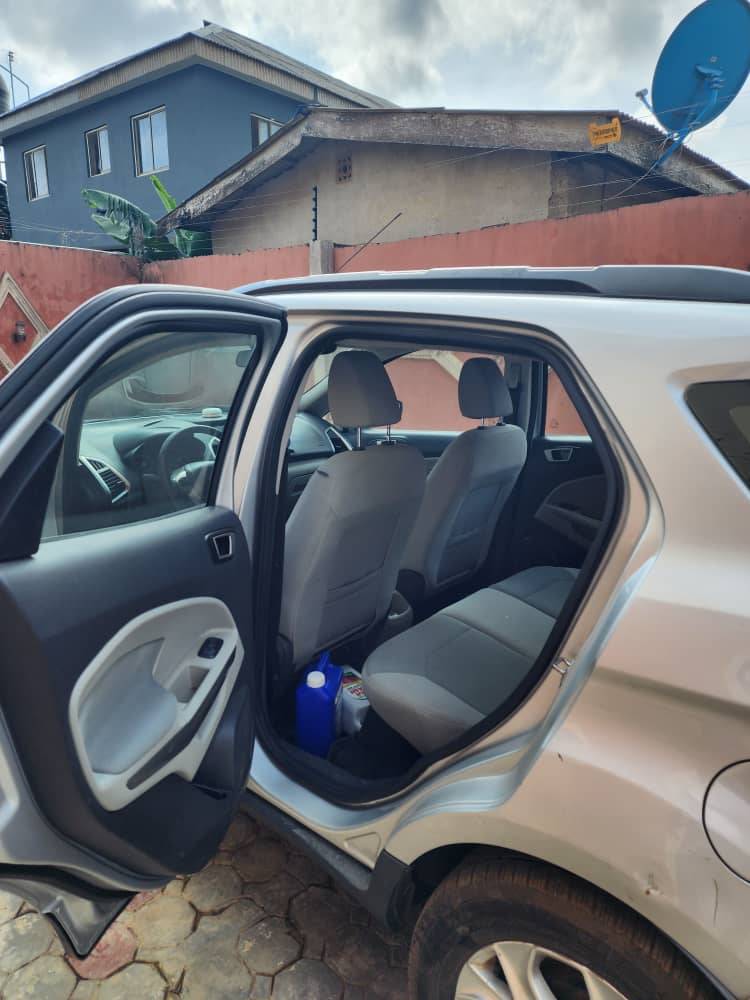 A picture of Ford escort