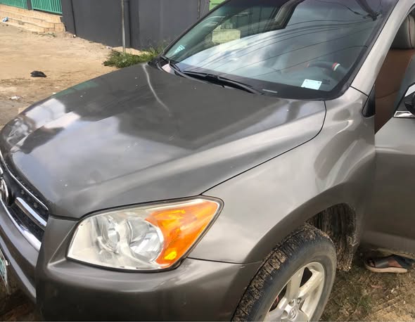 A picture of Toyota Rav4 2011 4 plugs for sale distress sale price