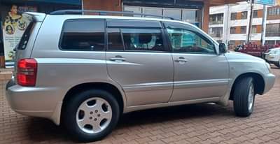 A picture of TOYOTA KLUGER UBA IN EXCELLENT CONDITION PRICE 23.5M 0708 205740