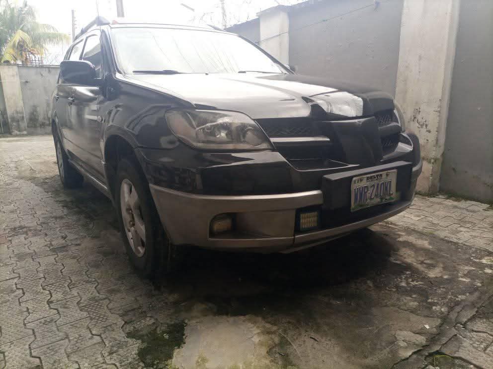 A picture of 2004 Mitsubishi outlander