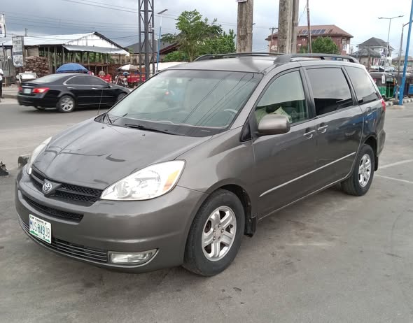 A picture of Toyota Sienna
