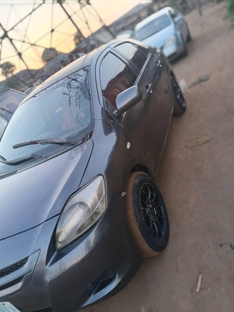 A picture of Toyota Yaris 08