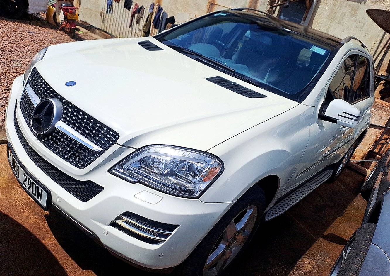 A picture of ML 350 4MATIC Model 2010 Petrol Engine Call 0703273550