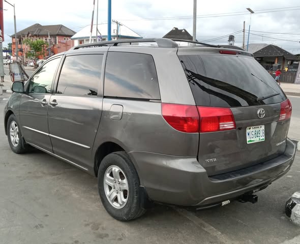 A picture of Toyota Sienna