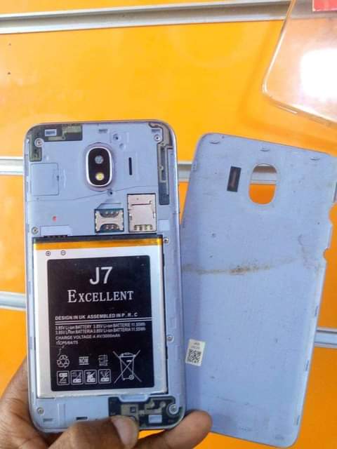 A picture of SAMSUNG J4