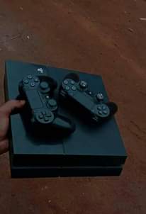 A picture of Ps 4 call or what s app 0776259773