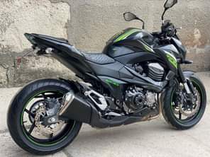 A picture of Kawasaki Z1000 800cc Engine capacity using 8 gears with complete