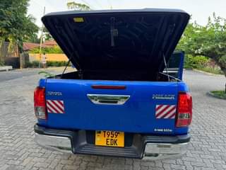 A picture of TOYOTA HILUX 98 000 000