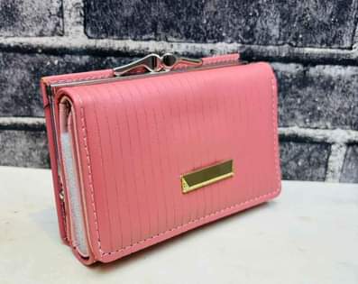 A picture of wallet za kike