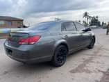 A picture of Super clean Toyota Avalon 2006
