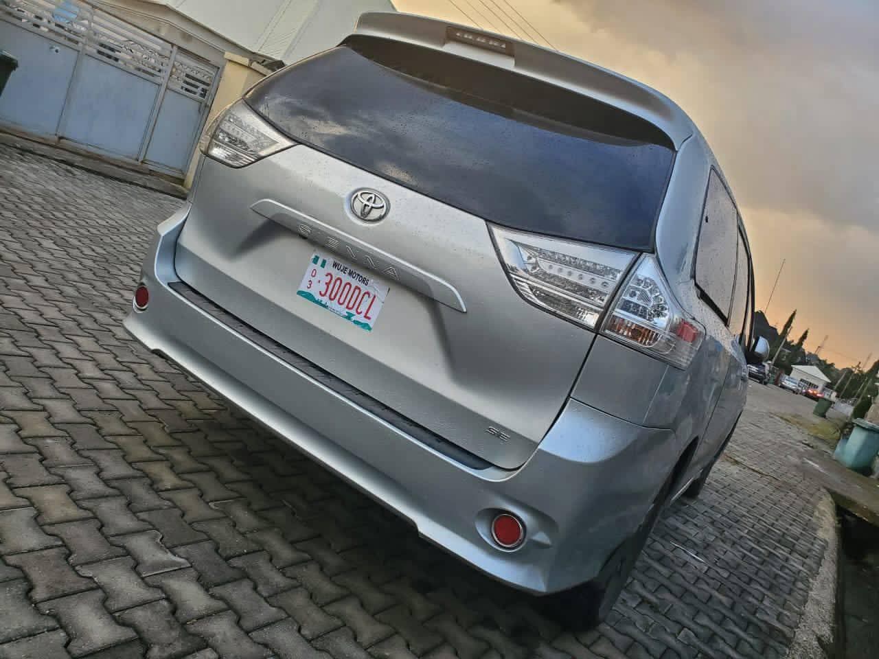 A picture of 2013 Toyota sienna