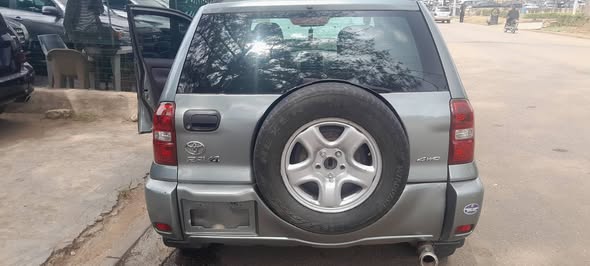 A picture of Toyota rav4 2005 model