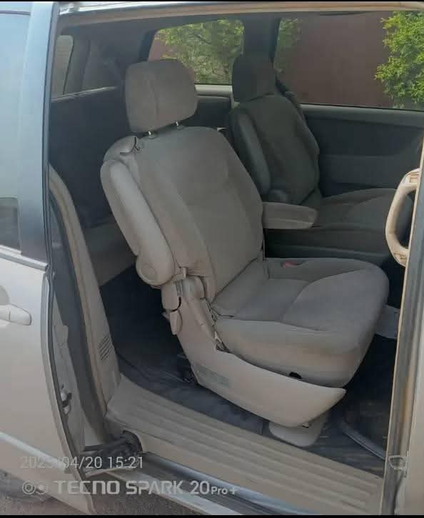 A picture of 2004 Toyota Sienna XLE 2004