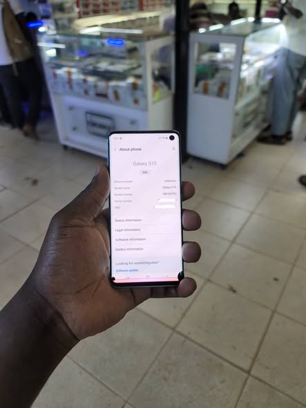A picture of Samsung galaxy s10 128gb 8gbram clear cameras onscreen fingerprint at