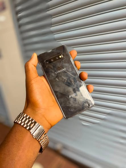 A picture of Samsung Galaxy s10 128gb 8 gb ram dot 0708007484