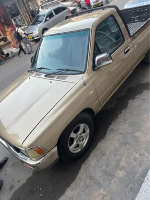 A picture of Toyota Hilux 1995