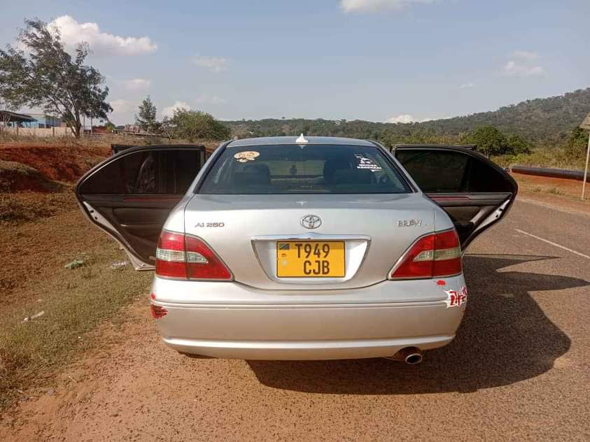 A picture of TOYOTA BREVIS BEI MIL 4 5 SAFARI POPOTE FULL AC