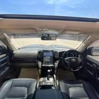 A picture of Toyota land cruiser V8
