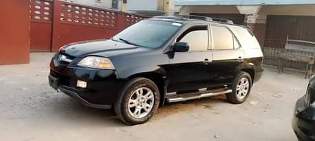 A picture of Acura MDX on top notch condition 06