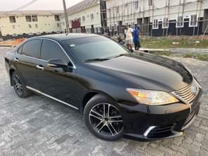 A picture of This is pristine clean lexus es350 2010 model first registration