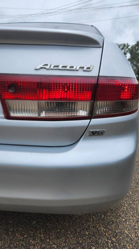 A picture of Honda Accord 2004 V6