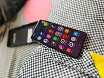 A picture of Samsung s10 plus