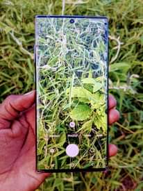 A picture of Samsung Galaxy note 10 plus krek sehm ya kat kdg