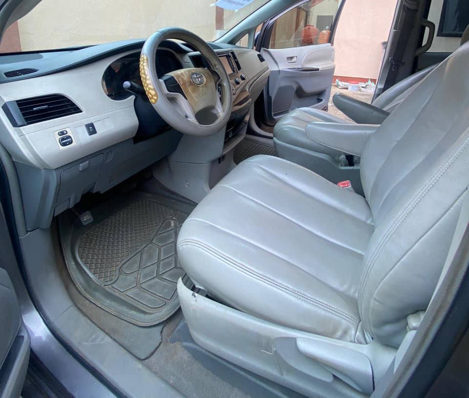 A picture of 2015 Toyota Sianna
