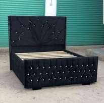 A picture of NJOO NIKUUZIE BEDSOFA KALII KWA BEI NAFUU TU KUANZIA 180K