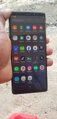 A picture of Samsang note 8