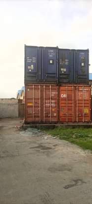 A picture of Export Grades 5 pieces of 40ft containers available Price 2