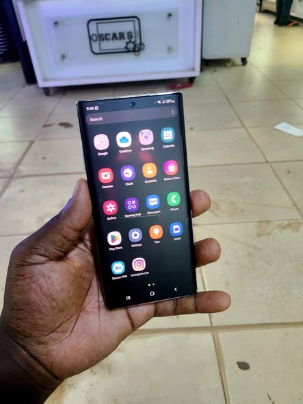 A picture of Samsung galaxy note10 5G 256gb 12gbram onscreen fingerprint slightly cracked