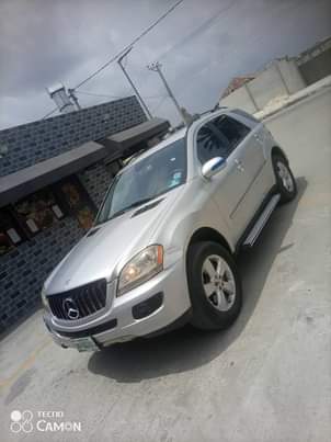 A picture of Belgium grade firstbody 2008 model ML 500 Benz just barely