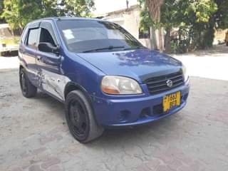 A picture of suzuki swift kazuri mnoo kakuanzia mwaka