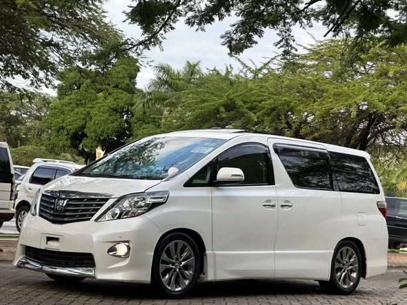A picture of PRICE BEI 32 8M REGISTRATION Contact 0769265727 TOYOTA ALPHARD NEW