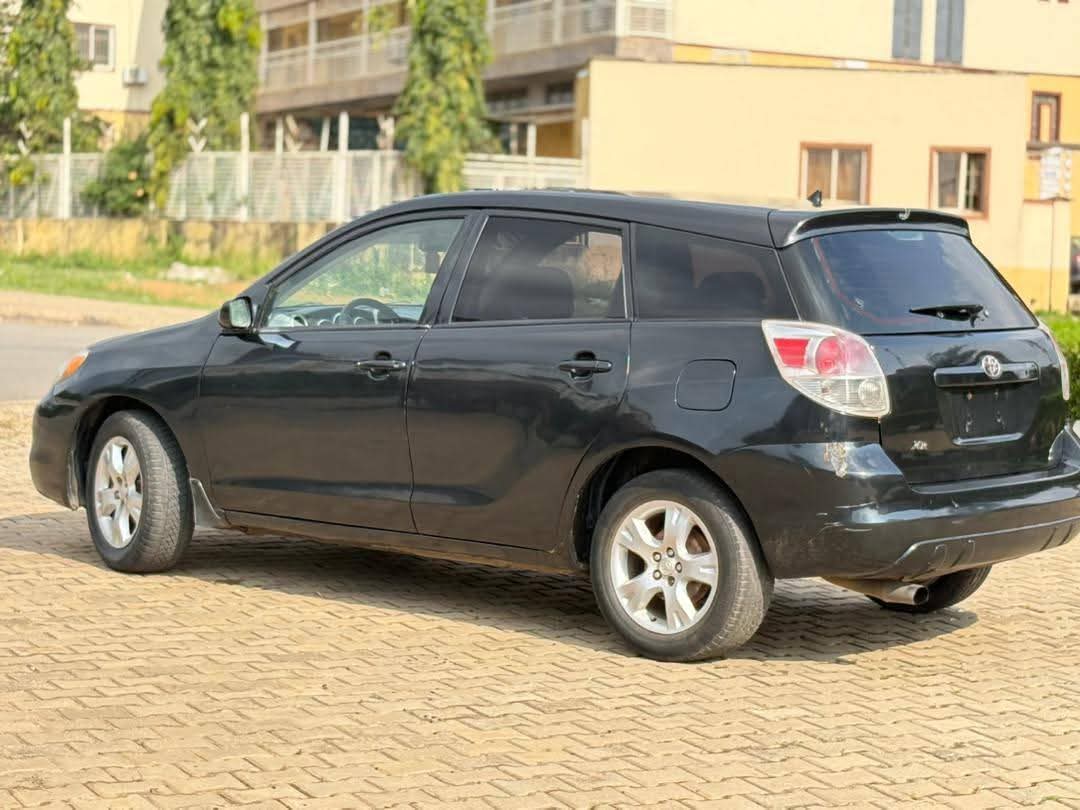 A picture of 2005 Toyota matrix 2005