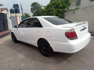 A picture of white clean Toyota camry 2006 forsale