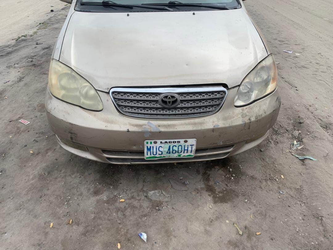 A picture of Toyota Corolla 04